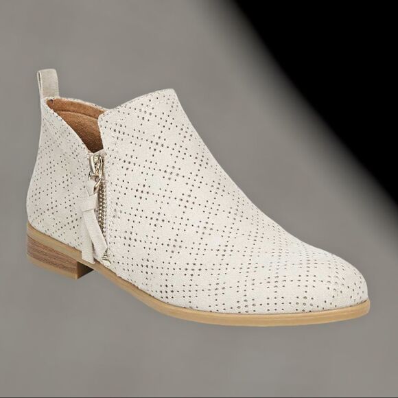 Dr. Scholl Dr. Scholl’s Women’s Rate Zip Booties in the Size 9.5 in Oyster Color